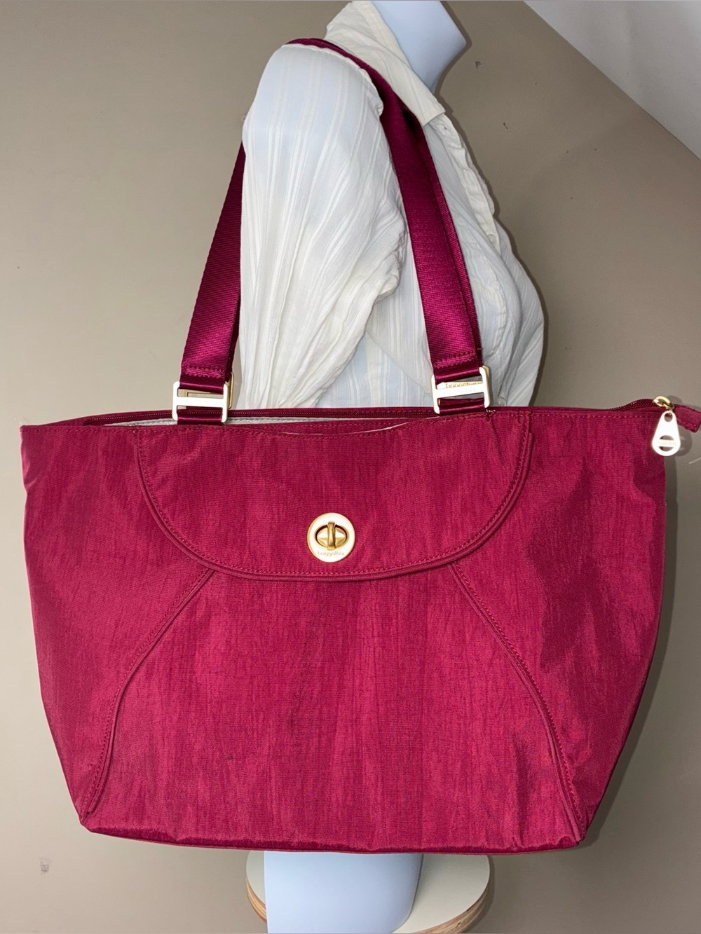 Baggallini Large Travel Work Tote Bag Raspberry Pockets Laptop Sleeve
